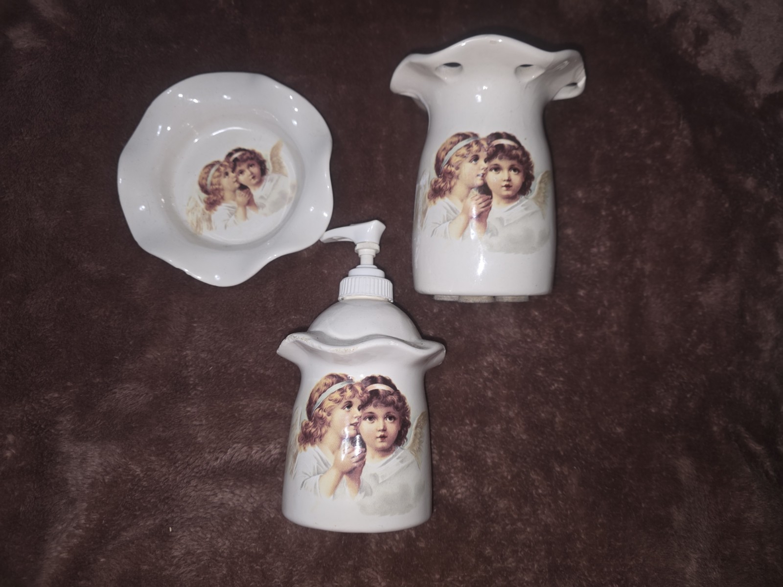 Beautiful Vintage Angle Bathroom Decor. Dish, Soap Dispenser, Toothbrush Holder