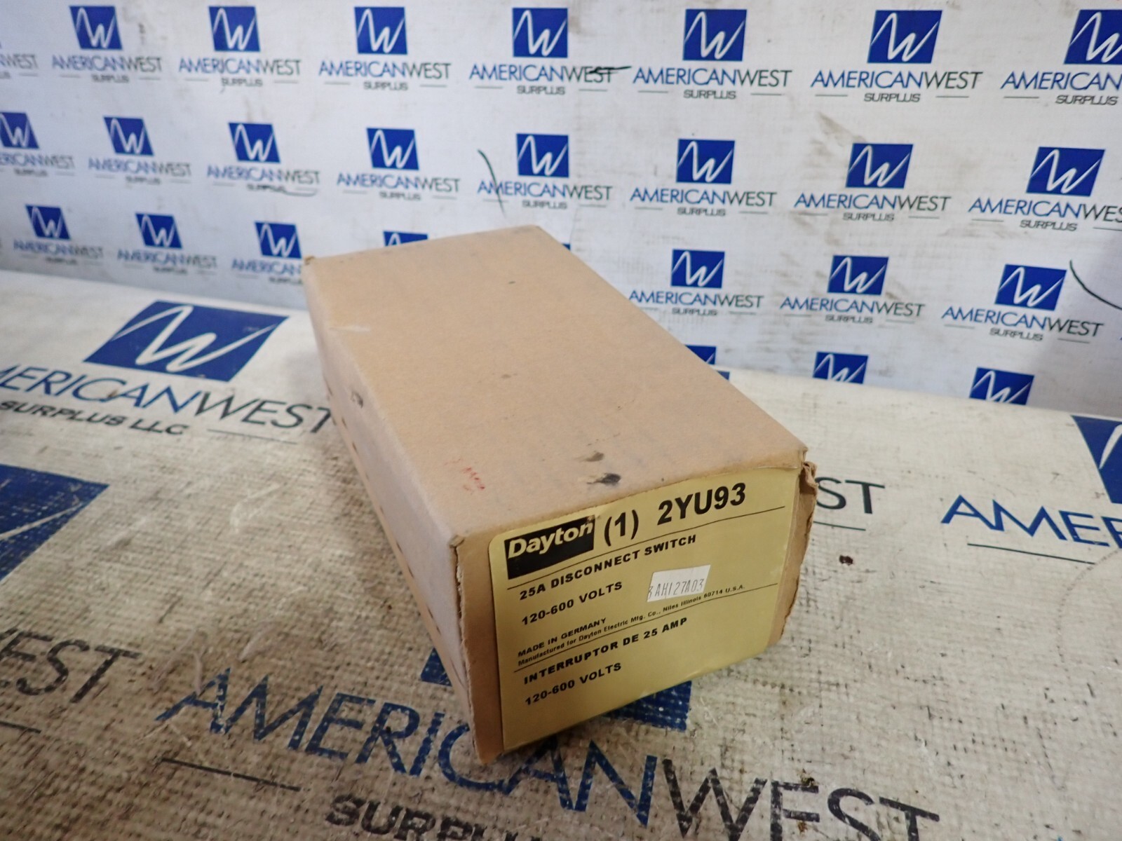 New Dayton 2YU93 25A Disconnect Switch 120-600v