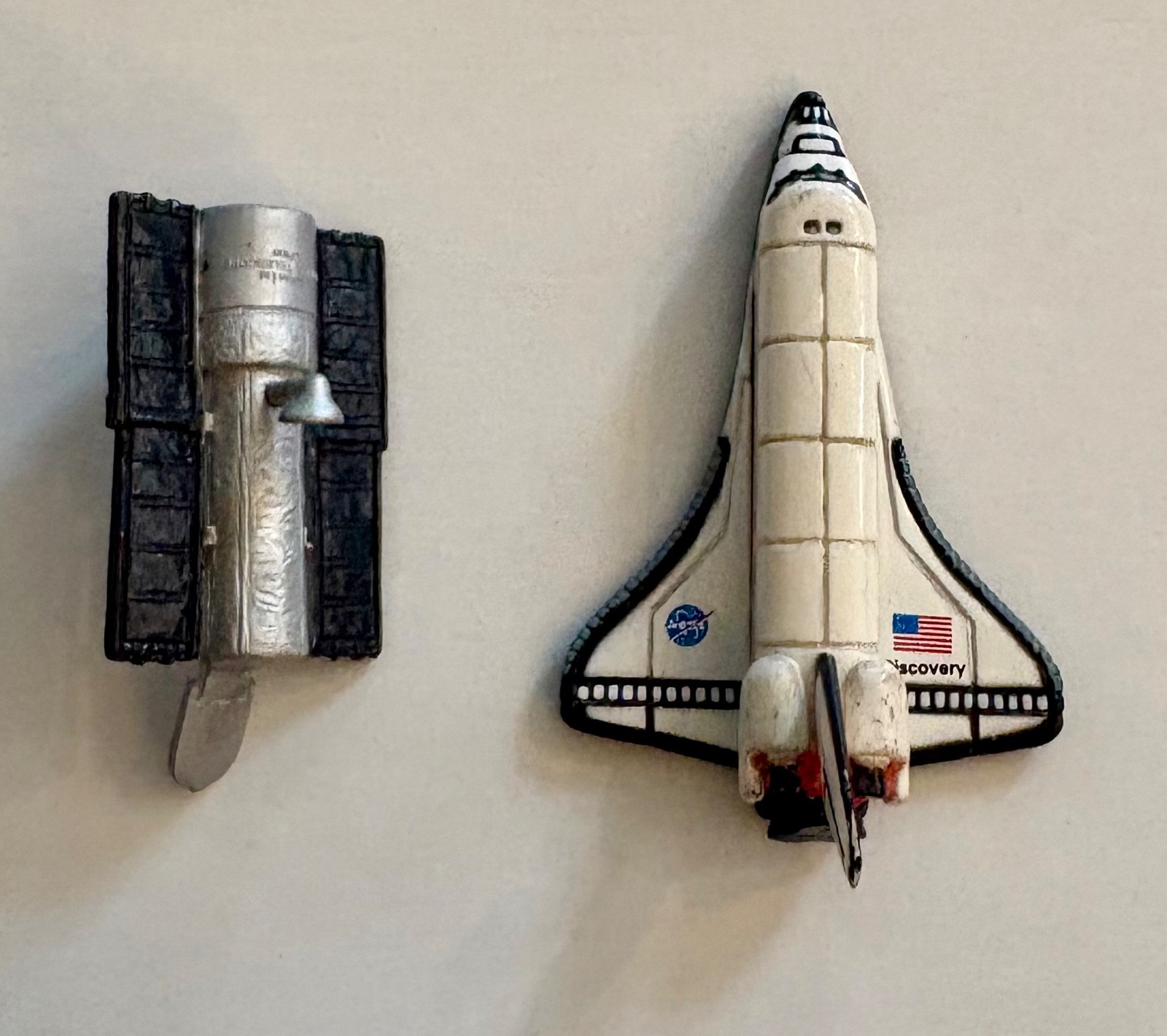 NASA Space Voyagers 3” US Shuttle Discovery Orbiter & Hubbell Telescope Toys
