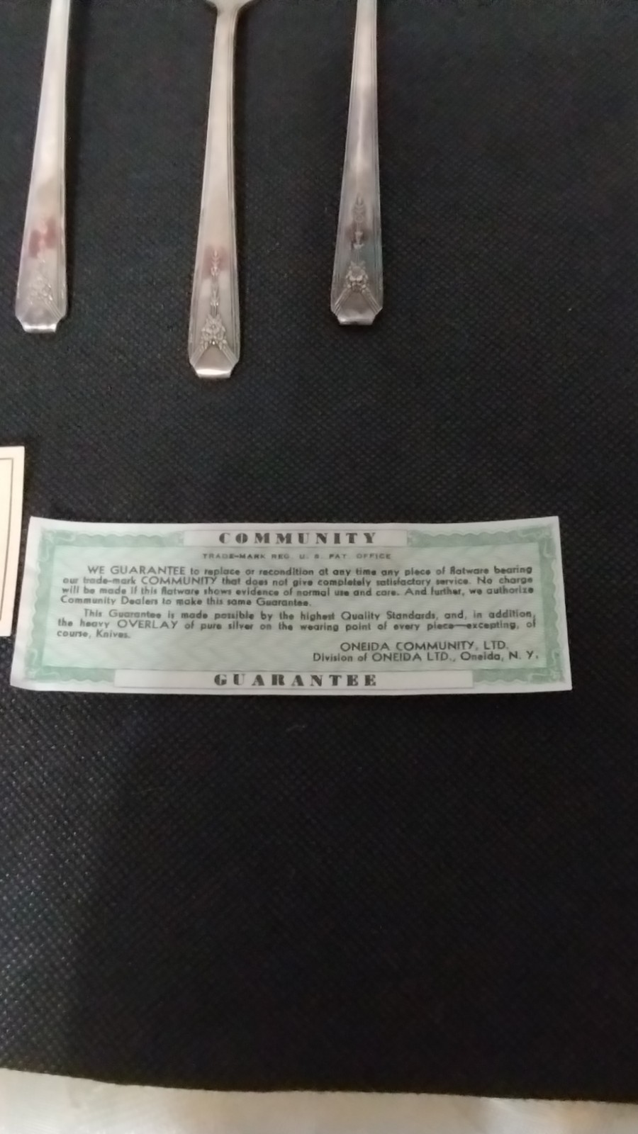 Oneida Community / MILADY Pattern / 40-Piece Silverplate Flatware .