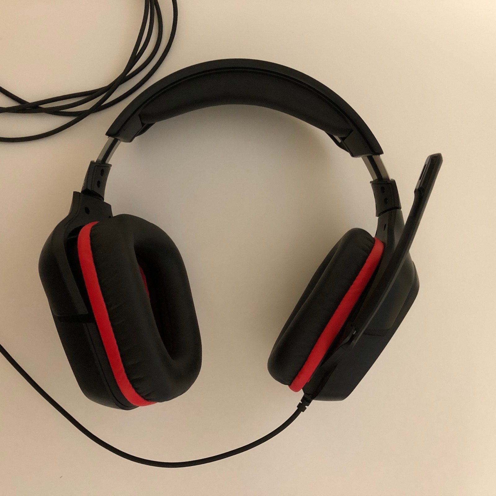 Logitech G332 3.5mm wired Headphones with microphone; Red/black; pre-owned