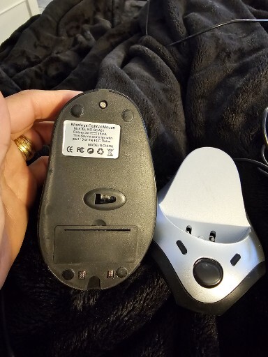The Sharper Image Wireless Mouse & Charger SCA61 2.4 GHZ