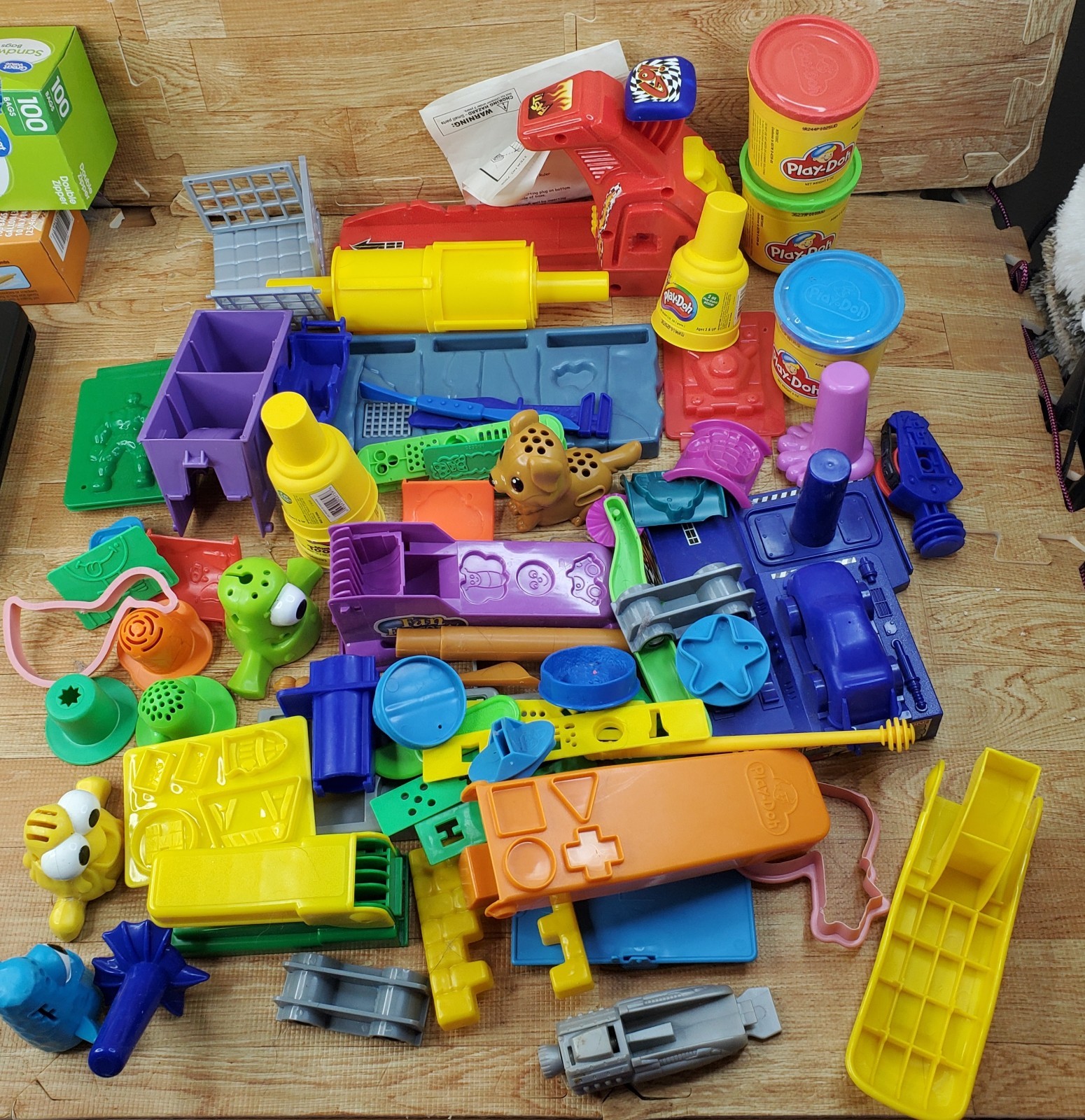 Play-Doh Marvel Hulk and Random Assorted Accessories Lot of 68 Pieces