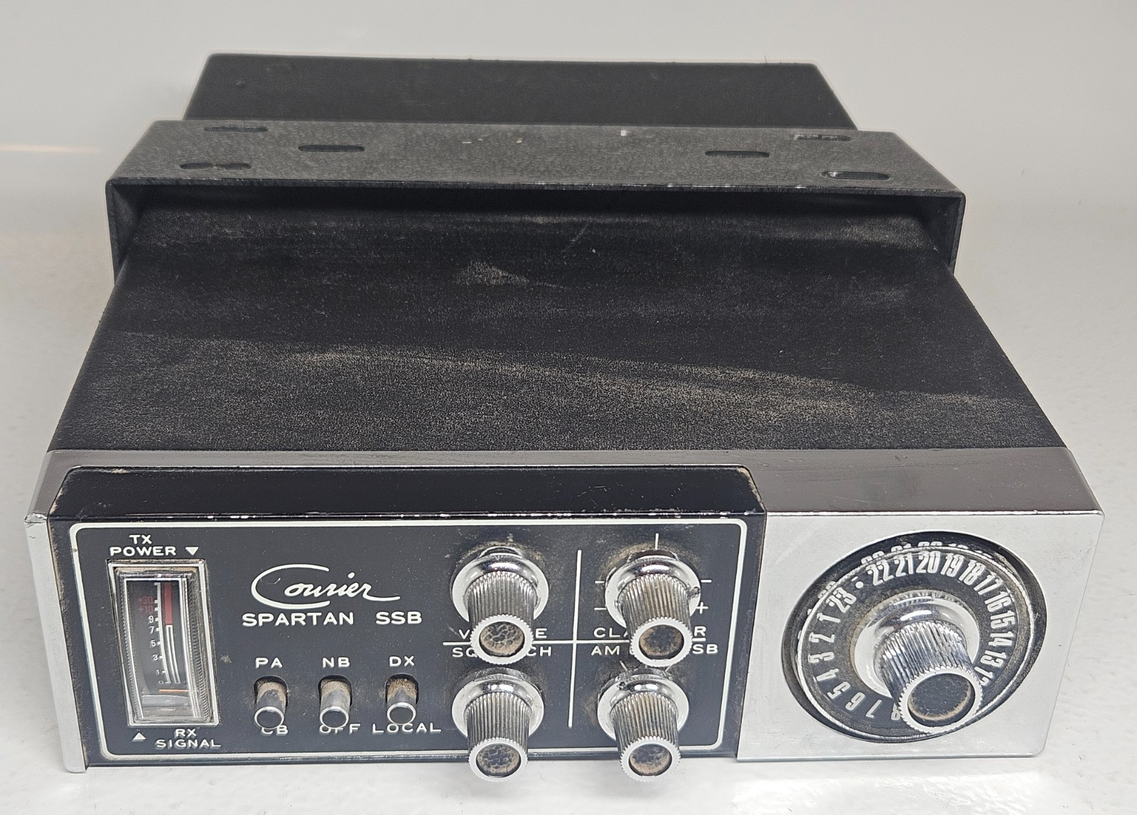 Courier Spartan SSB CB radio 23 channel knob FOR PARTS OR REPAIR ONLY