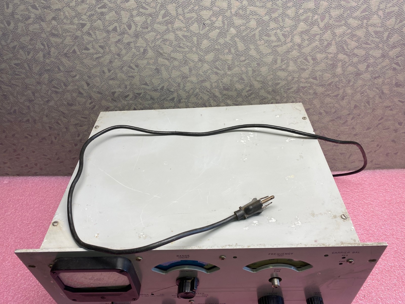 HEWLETT PACKARD 302A WAVE ANALYZER