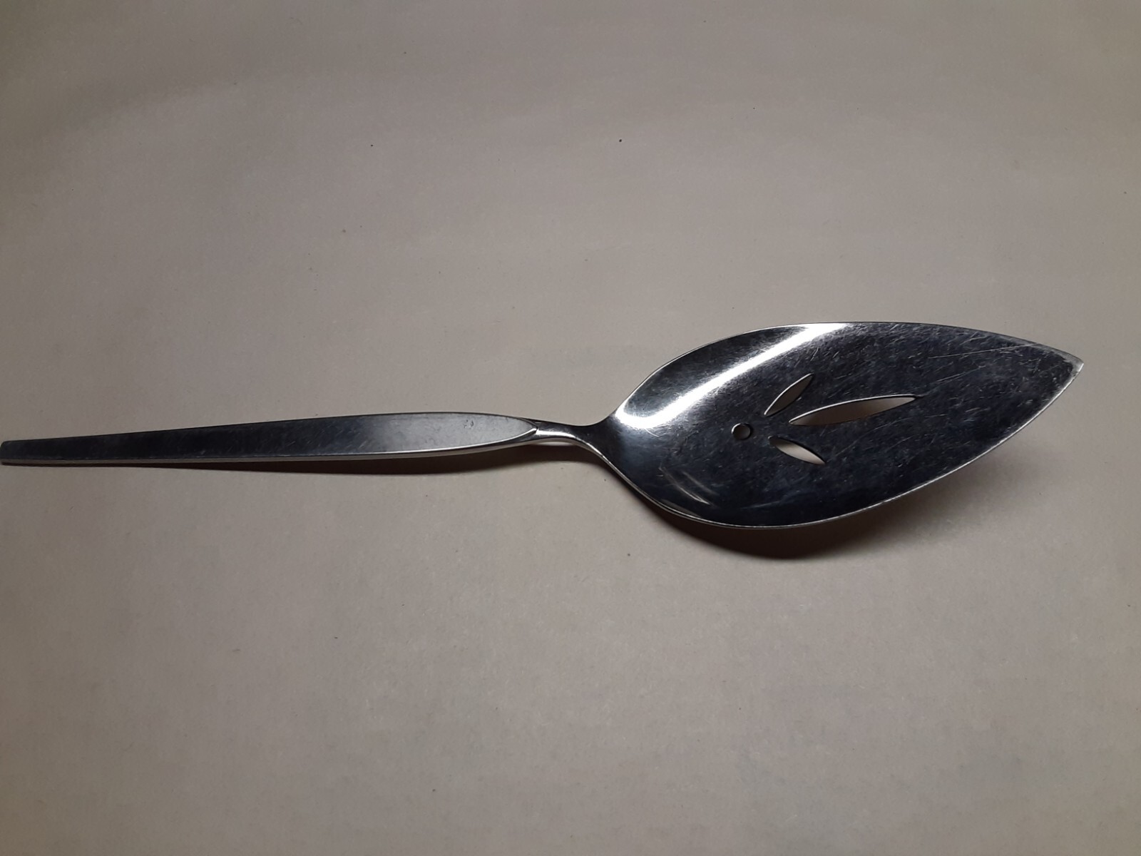 Vintage Oneida pie or cake server