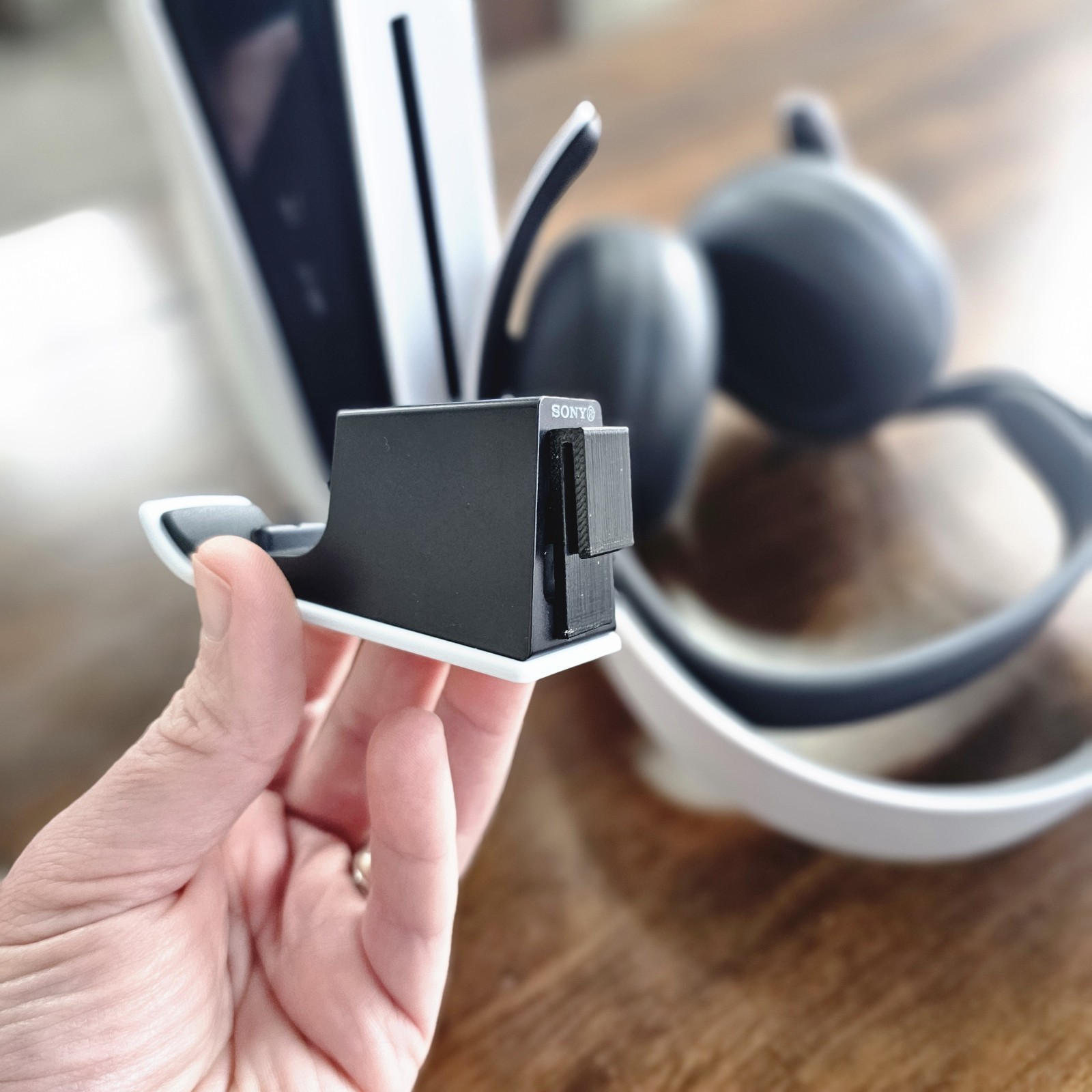 PS5 Pulse Elite Headset Charger Clip - PS5 mounting clip