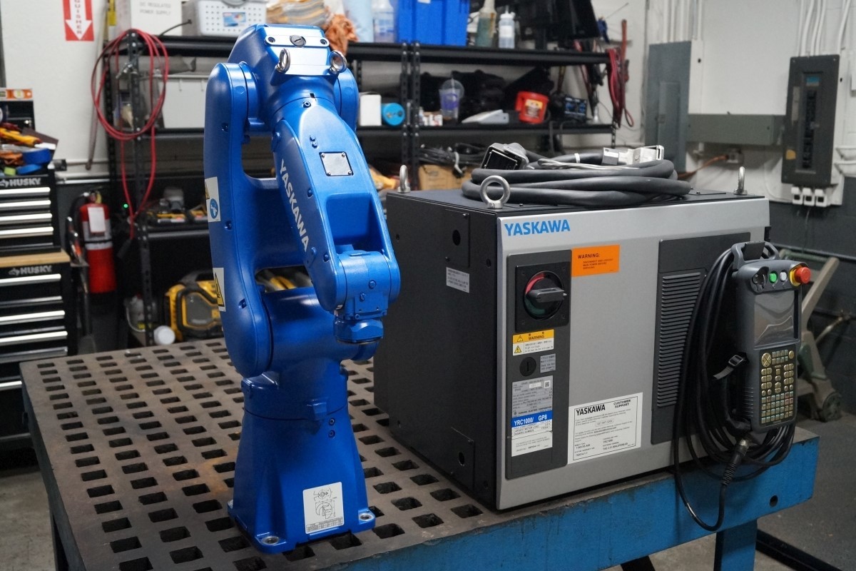 Yaskawa Motoman GP8 Robot System w/ YRC1000 Control TESTED WARRANTY VIDEO