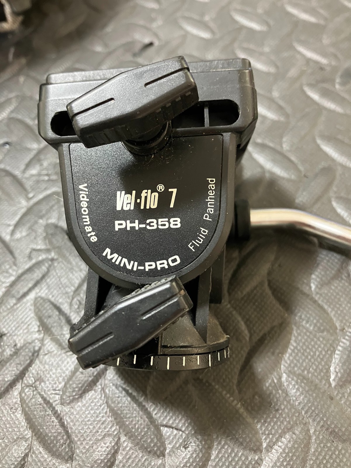 Velbon PH-368 Vel-flo 9 Mini-Pro Fluid Panhead