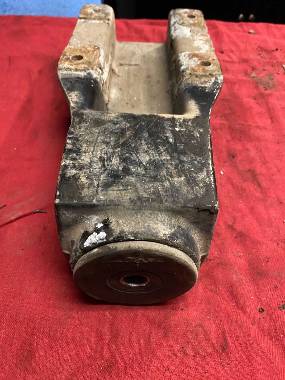 KENWORTH CAB AIR SUPPORT ,MOUNT, BRACKET SUSPENSION MOUNT K235-1348