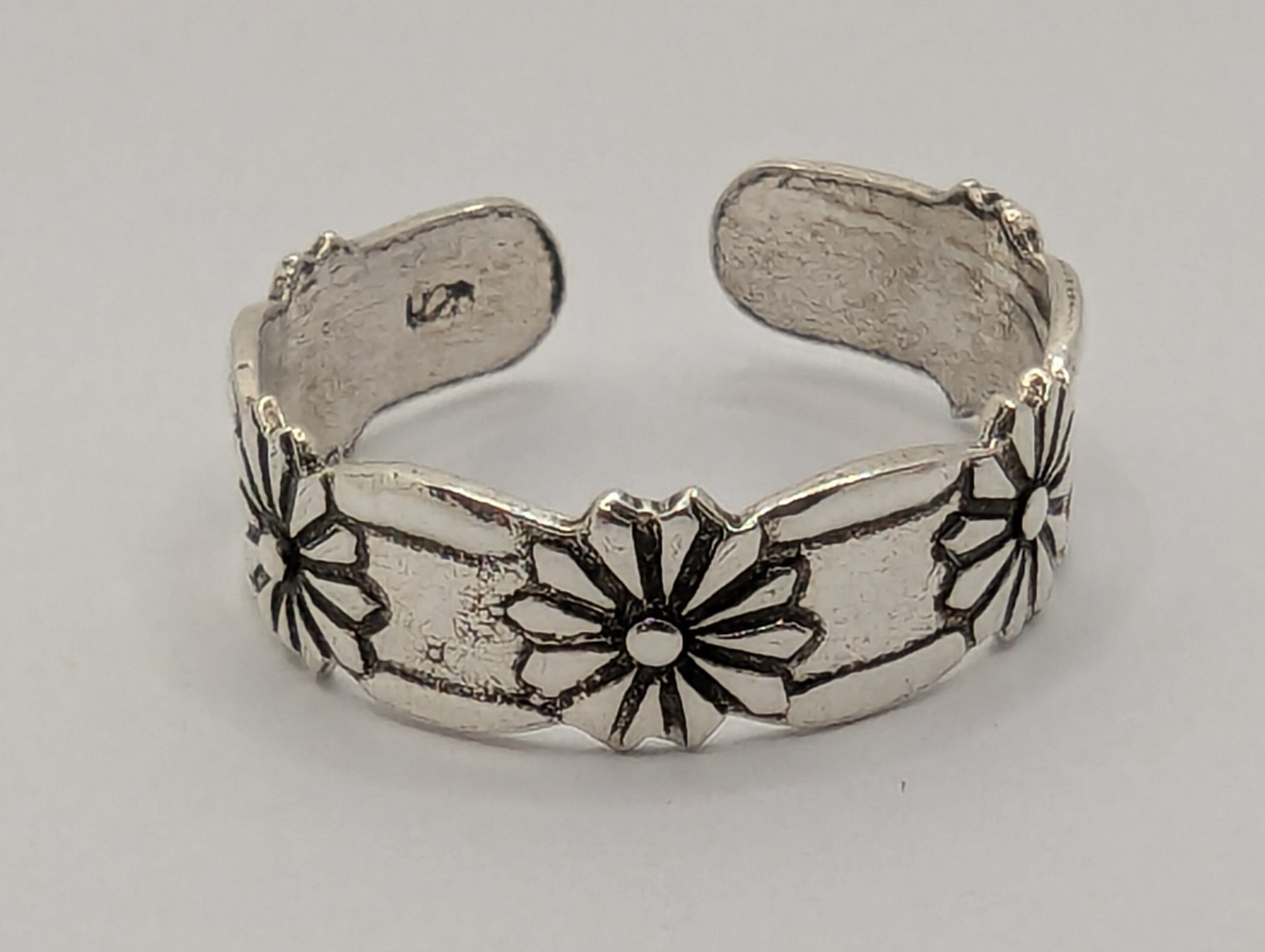 Sterling Silver Toe Ring. Flowers Design. Adjustable Size. 925 Sterling Silver