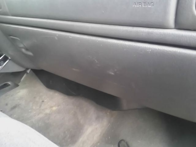 SILVRDO15 2006 Glove Box 18752