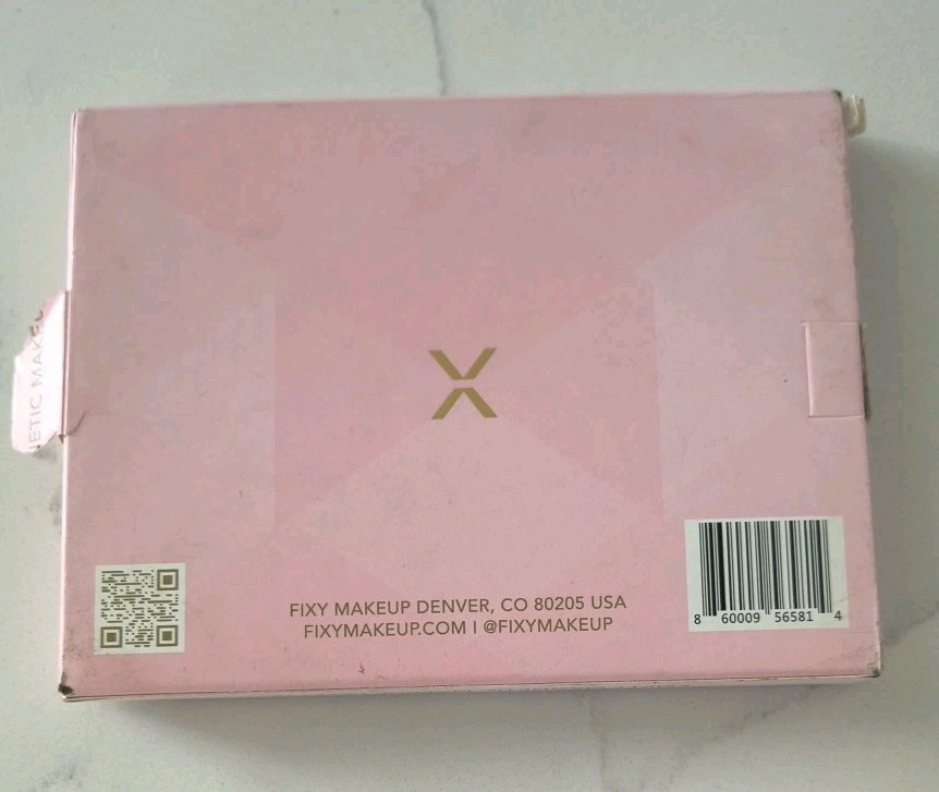 FIXY Medium Empty Magnetic Makeup Palette (4.3" x 5.7")