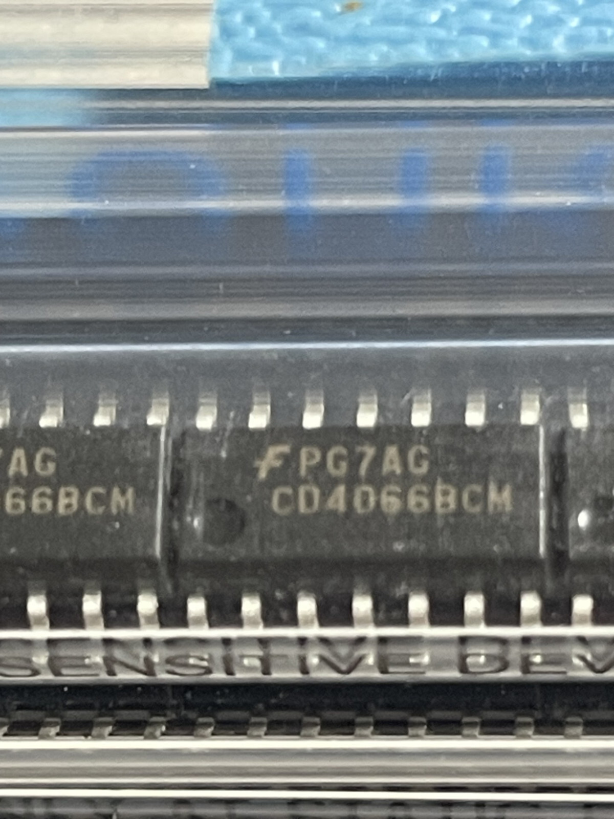 SMD CMOS logic CD40xxBCM, HEF40xxBT,CD45xxBCN, HCF45xxB in SOP package.