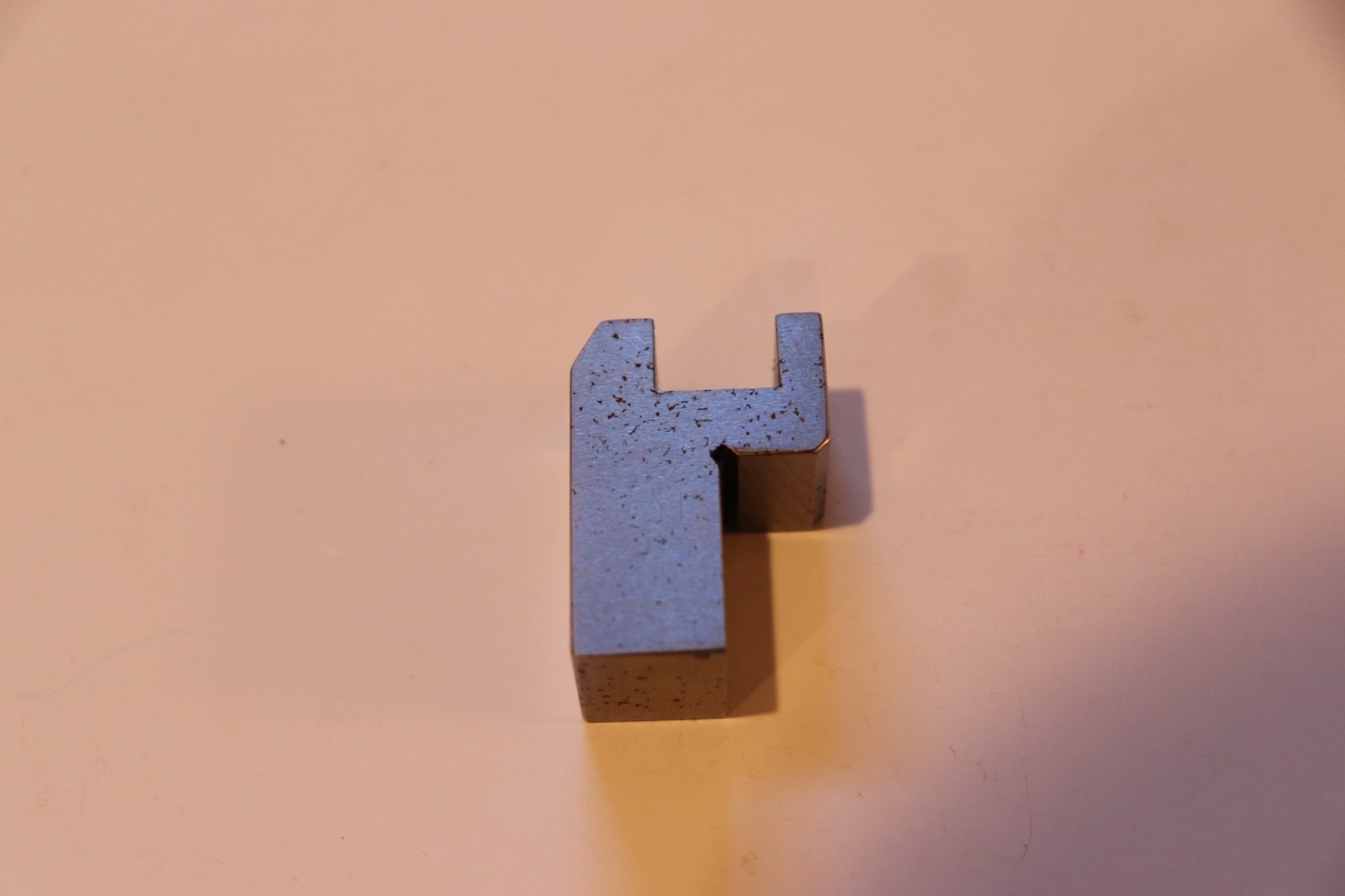 Magnetic Chair Type Edge Finder.