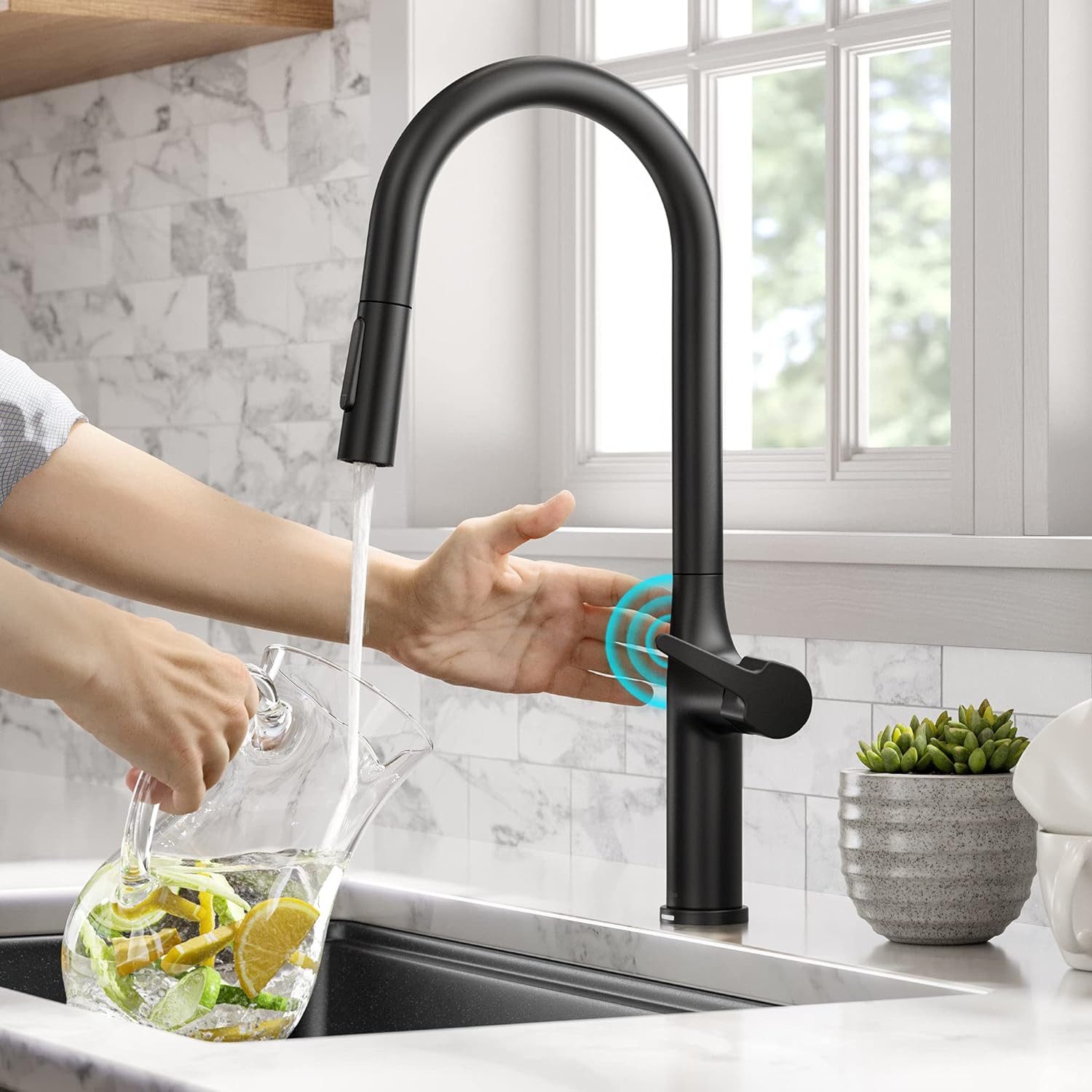 Modern Matte Black Pull-Down Kitchen Faucet with Touch Control - Oletto KTF-3101