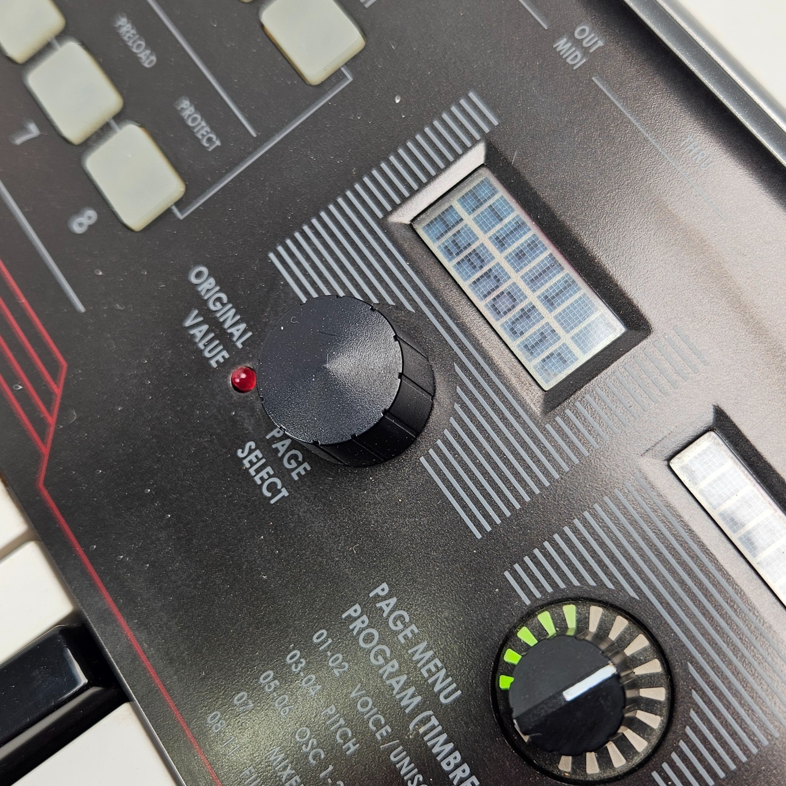 Korg R3 37 key Keyboard Vocoder Synth, with Mic + Power Supply