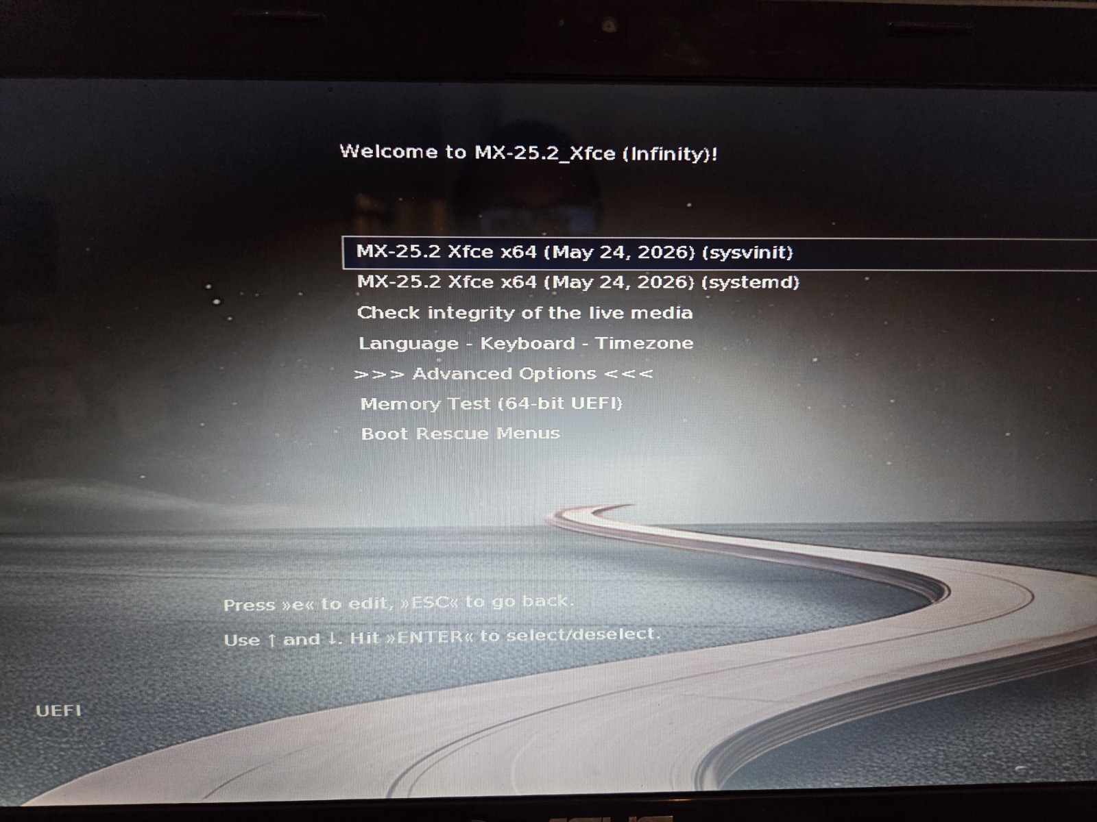 Linux MX V25.1, Xfce, 64-bit, Bootable Live and Install USB Flash Drive