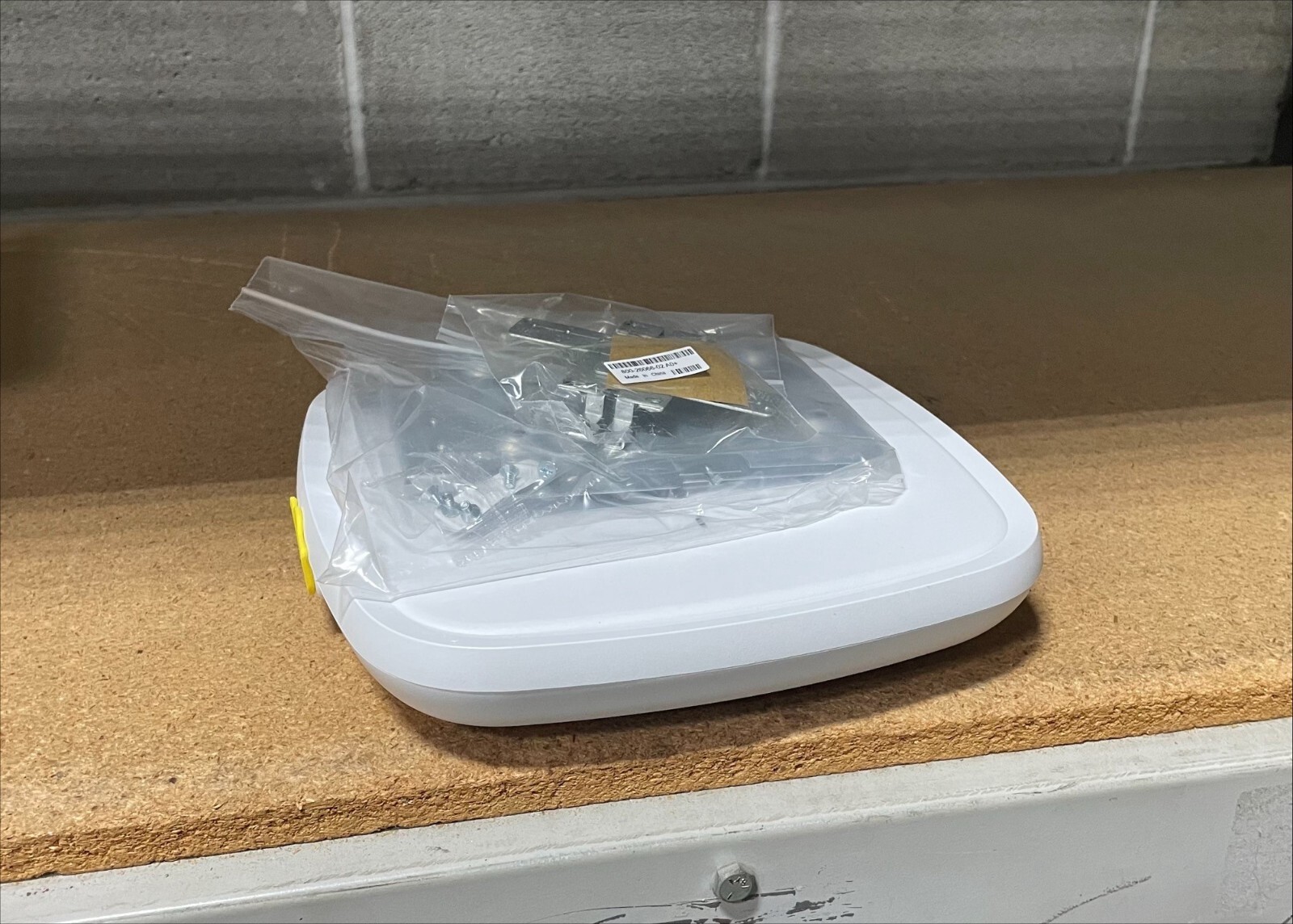 Cisco C9130AXE-B Catalyst 9130AX Access Point w/Mounting Kit Cisco Excess Retail
