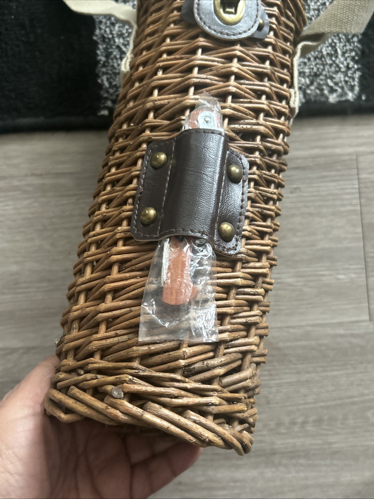 Picnics And Beyond Hanging Wine Basket With Tag