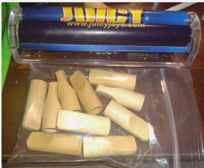 Juicy Jay’s Jumbo Cigar Roller with 10 Endo Wood Filter Tips 12mm