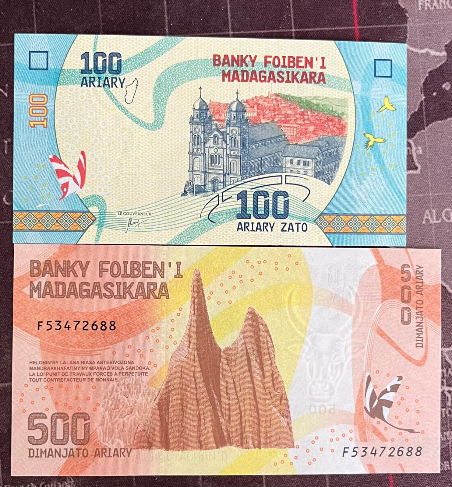MADAGASCAR / 2 NOTES / 100 & 500 ARIARY / UNCIRCULATED