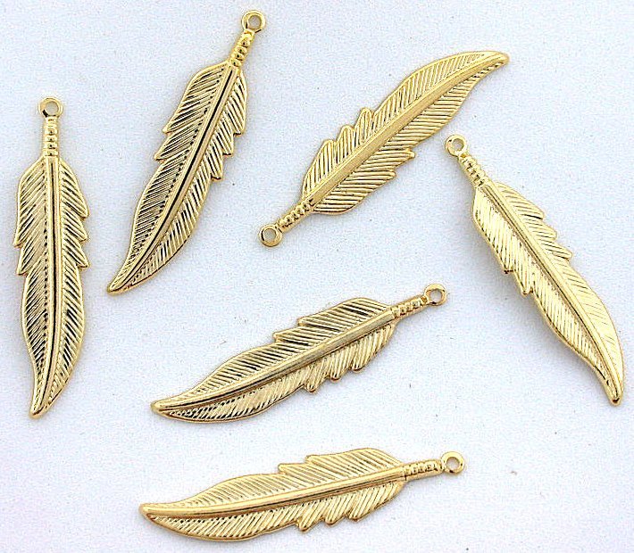 EIGHT 1 1/3 x 3/10 INCH GOLDPLATED FEATHER FOCAL CHARM PENDANT CF531