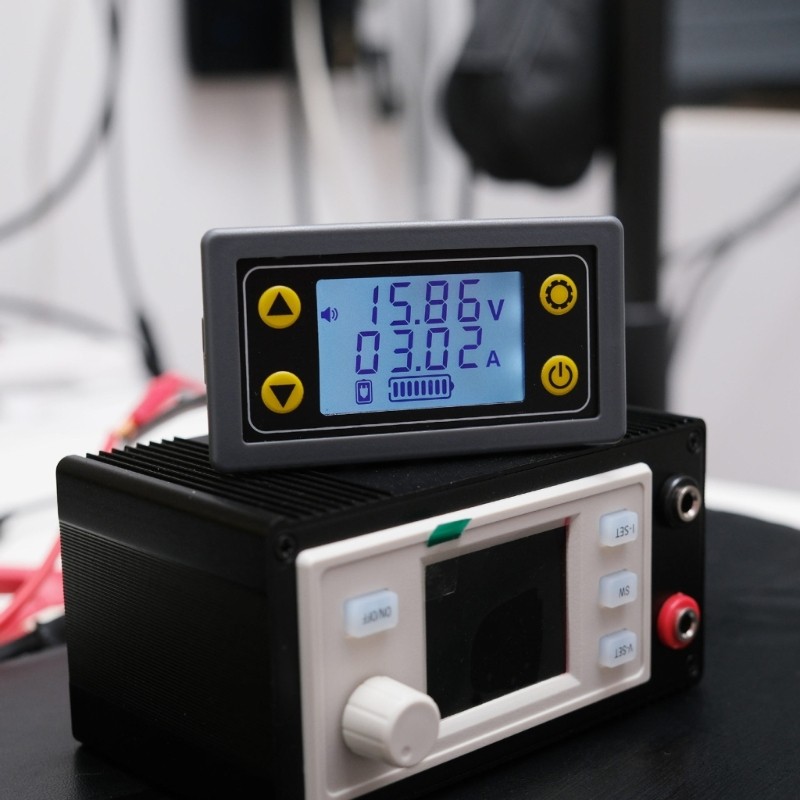 MultiPurpose 10A Battery Capacity Tester Wide Voltages Ranges Safety Features