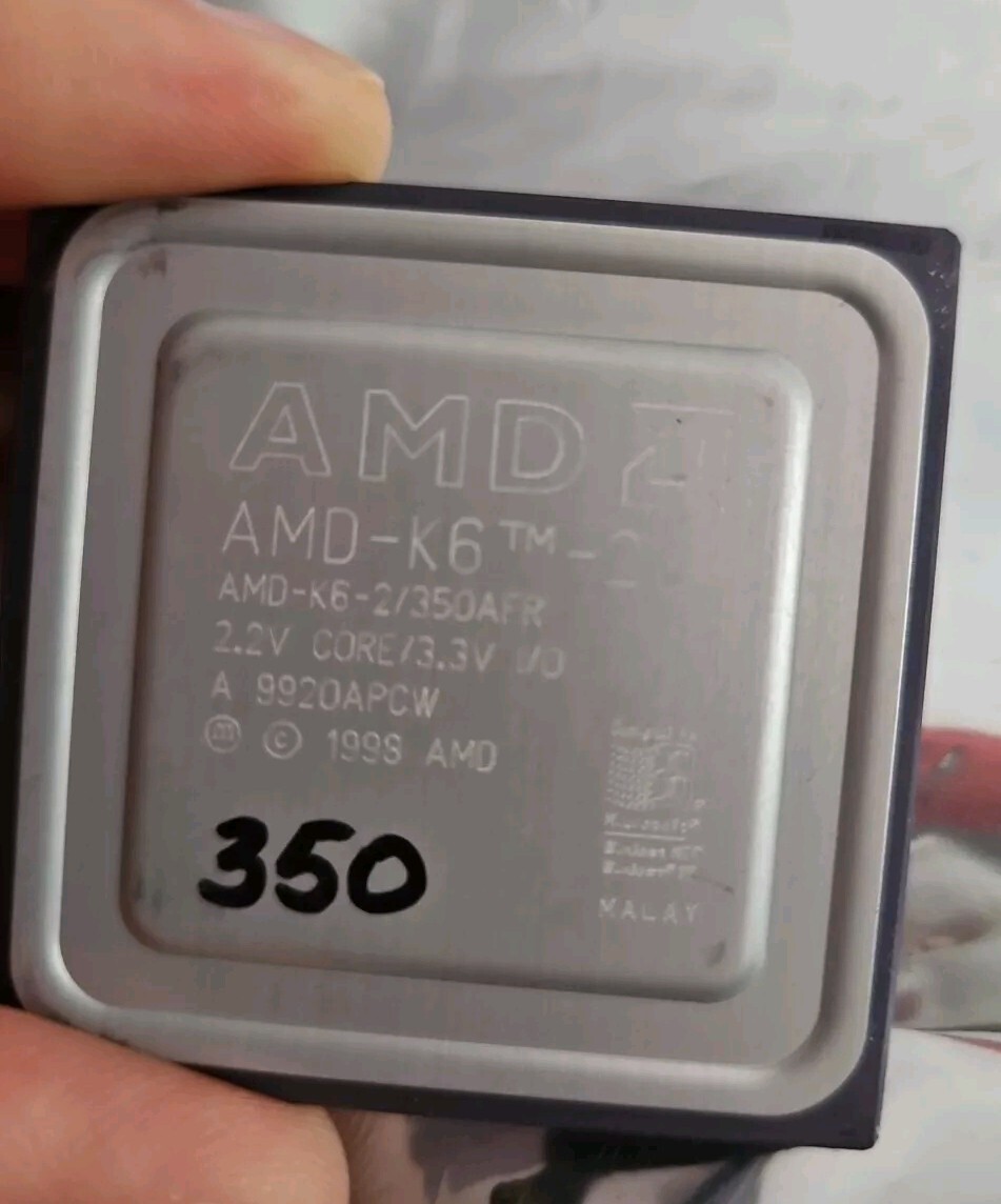 AMD AMD-K6 - 2 /350AFR 2.2V CORE 3.3V 1/0 A 9920APCW  1998 Microsoft Windows 95