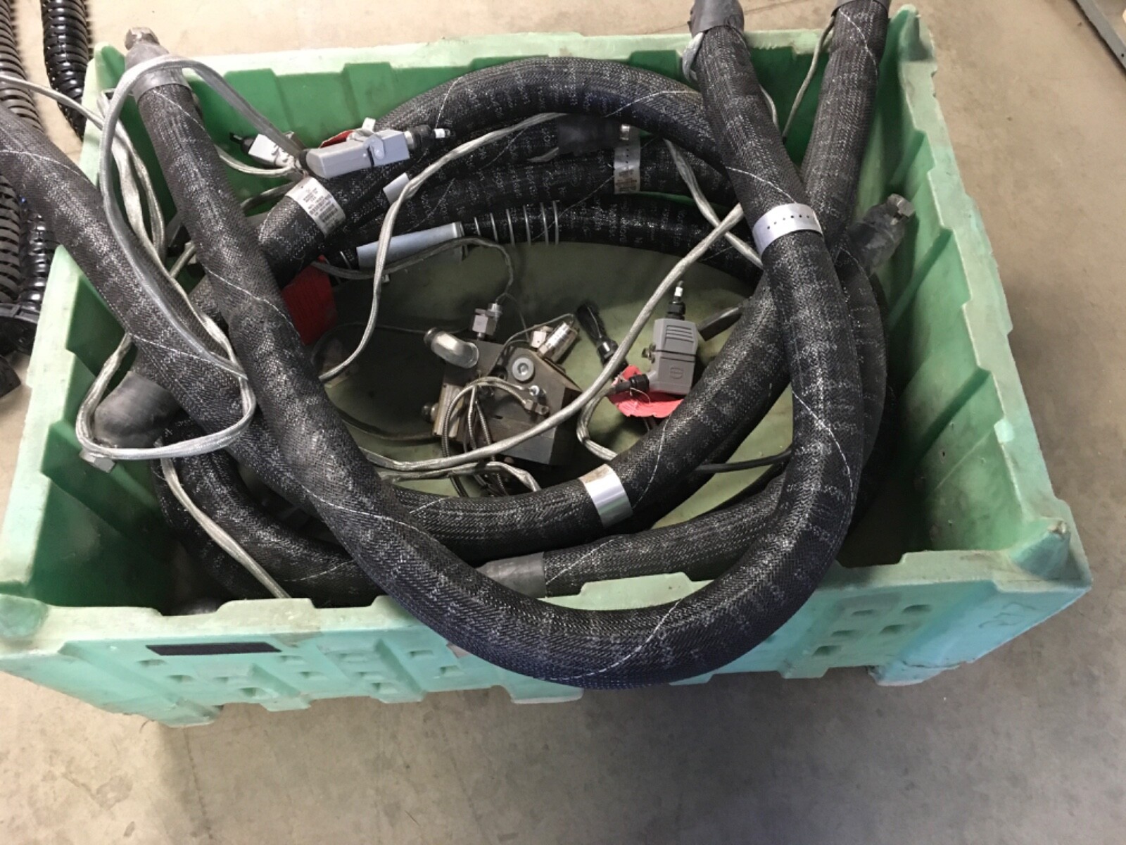 Nordson Model OEM VDK 1102572A Glue Gun Assemble w/ (4) 6ft, (1) 16ft Hoses (KB)