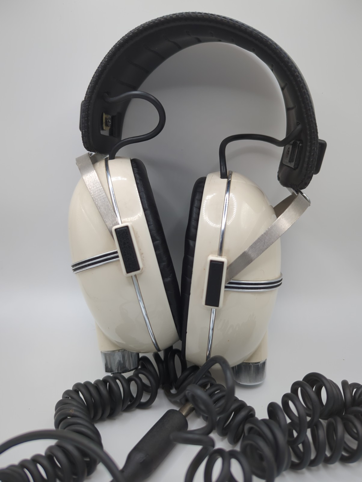 Vintage FOR PARTS of REPAIR Pioneer SE-255 Stereo Headphones - AS IS - SEE BELOW