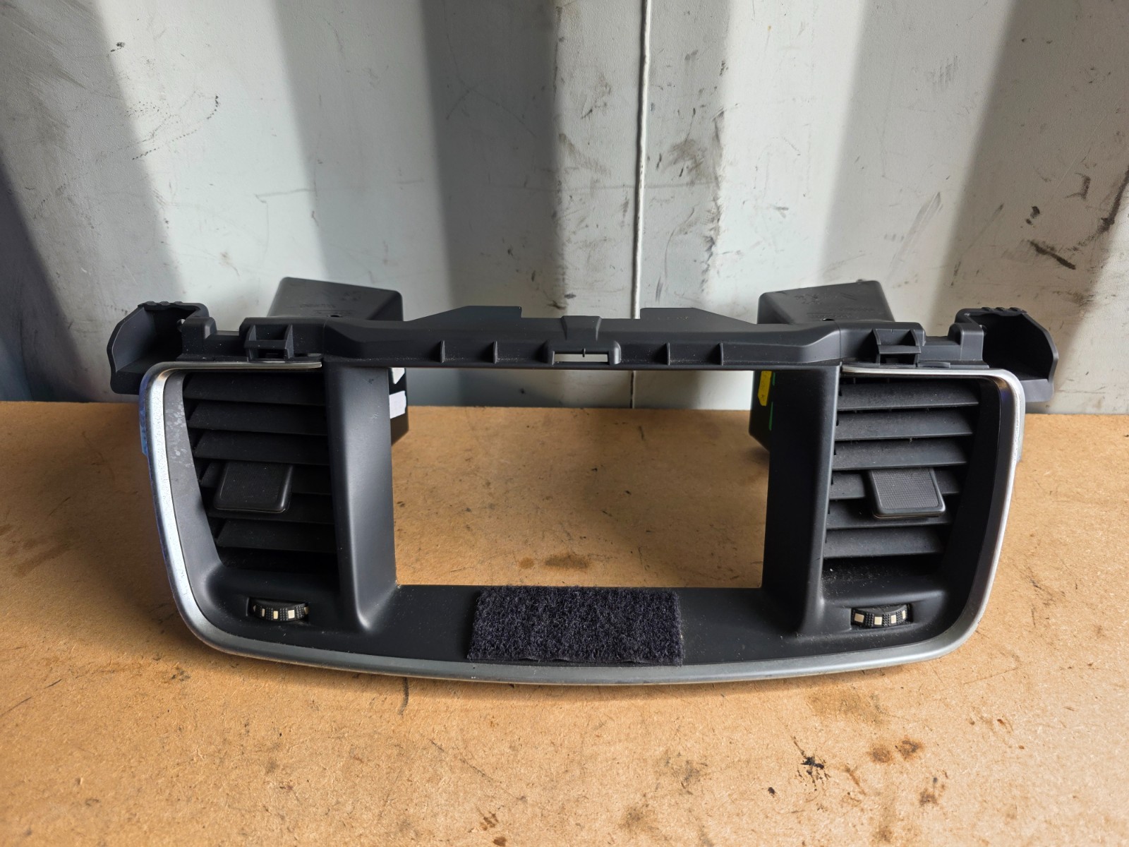 PEUGEOT 508 2011 CENTRE DASH SCREEN TRIM SURROUND AIR VENTS BEZEL       C32