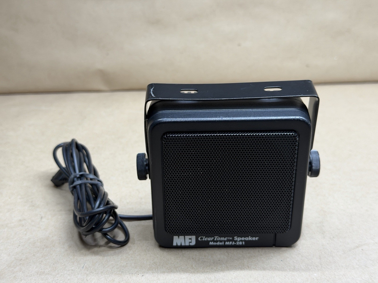 MFJ-281 Ham Radio ClearTone External Speaker with Mounting Bracket