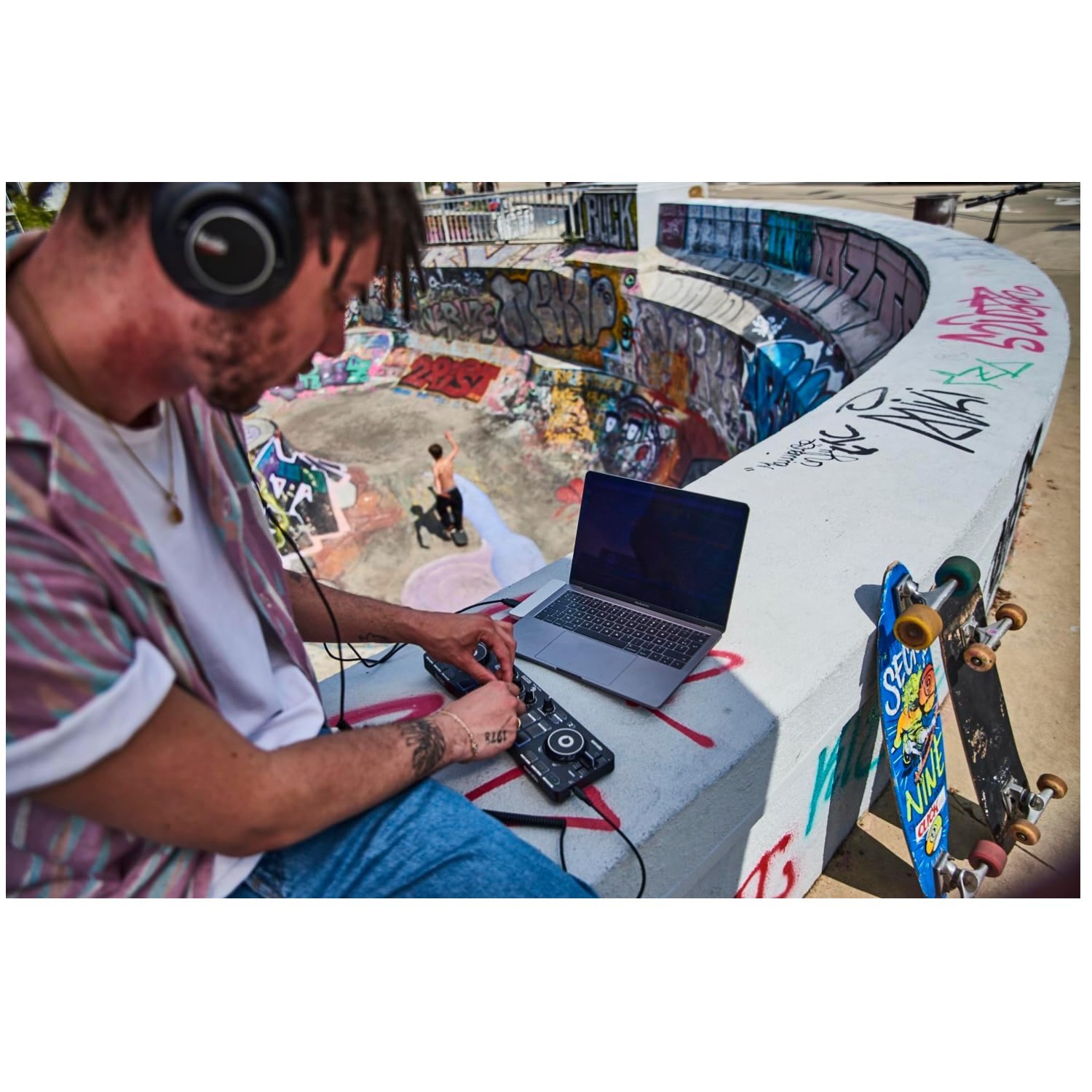 Serato DJ Lite Controller with Built-in Sound Card