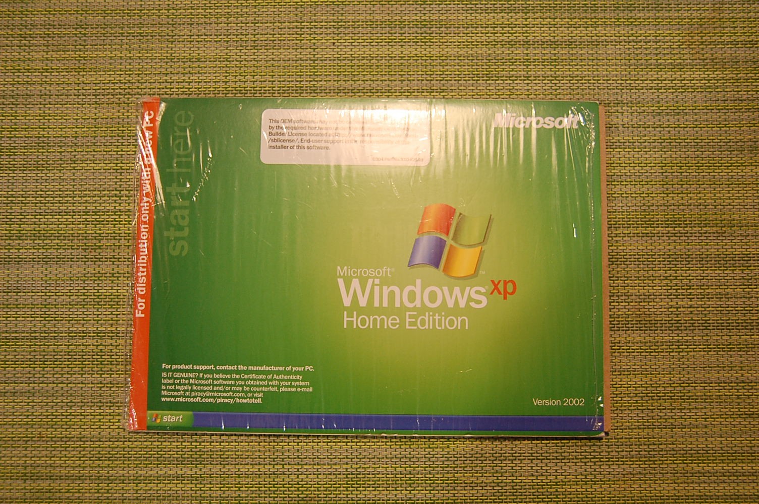 Microsoft Windows XP Home Edition 2002 SP2 Sealed Copy with Disk License Key