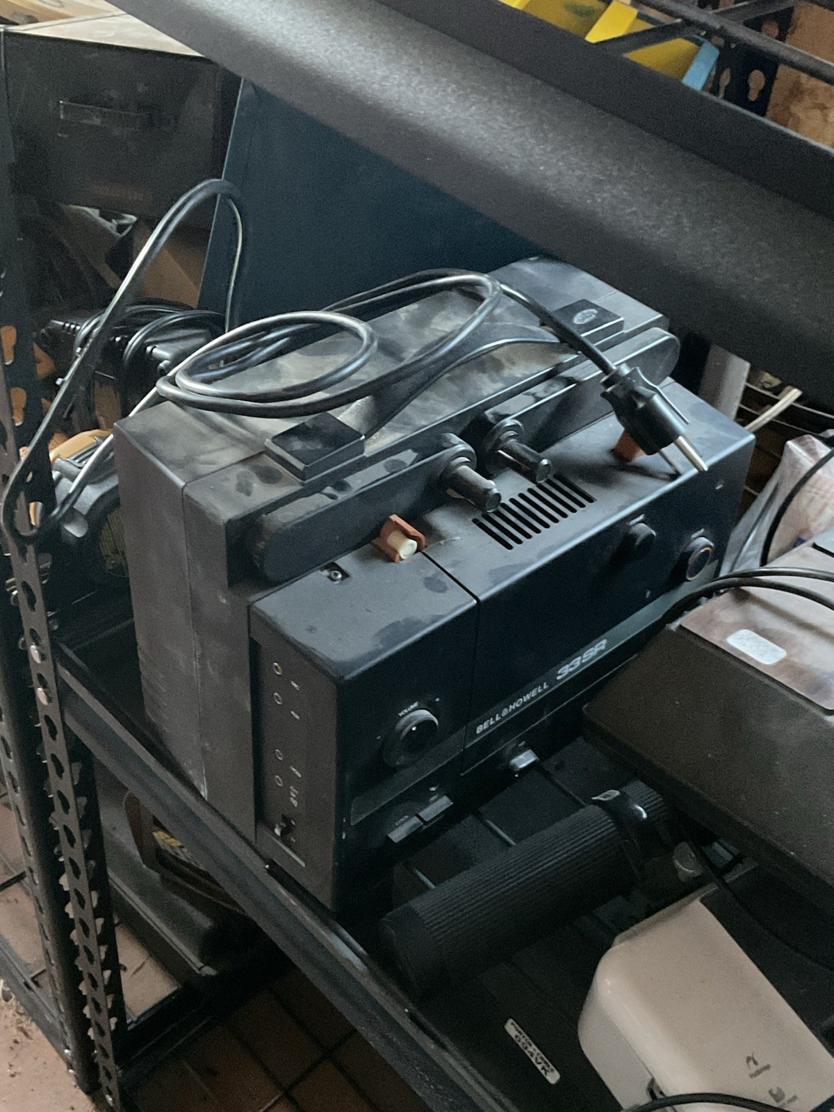 BELL & HOWELL 33SR COMPACT SUPER 8 PROJECTOR Powers On