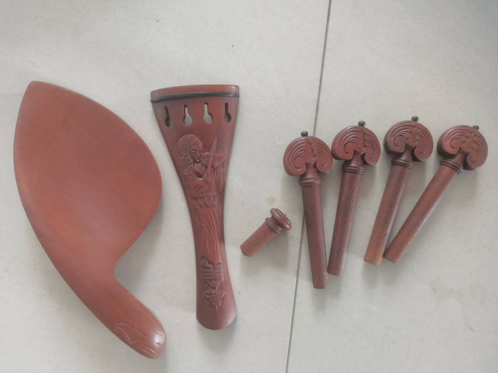 1 Set of Violin Fittings Jujube Hand Carved Chin rest and tailpiece pegs
