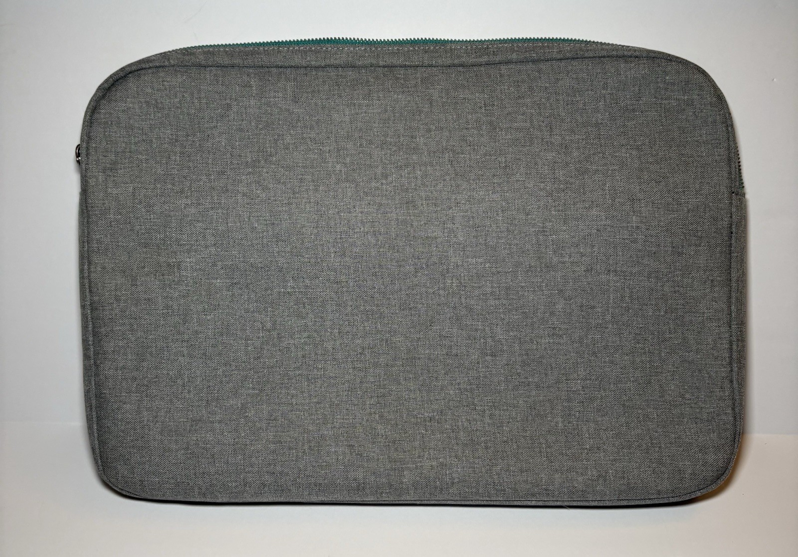 SPECK Gray Padded Zippered Laptop Case