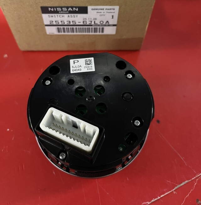 Genuine Nissan Control Switch Assembly 25535-6JL0A