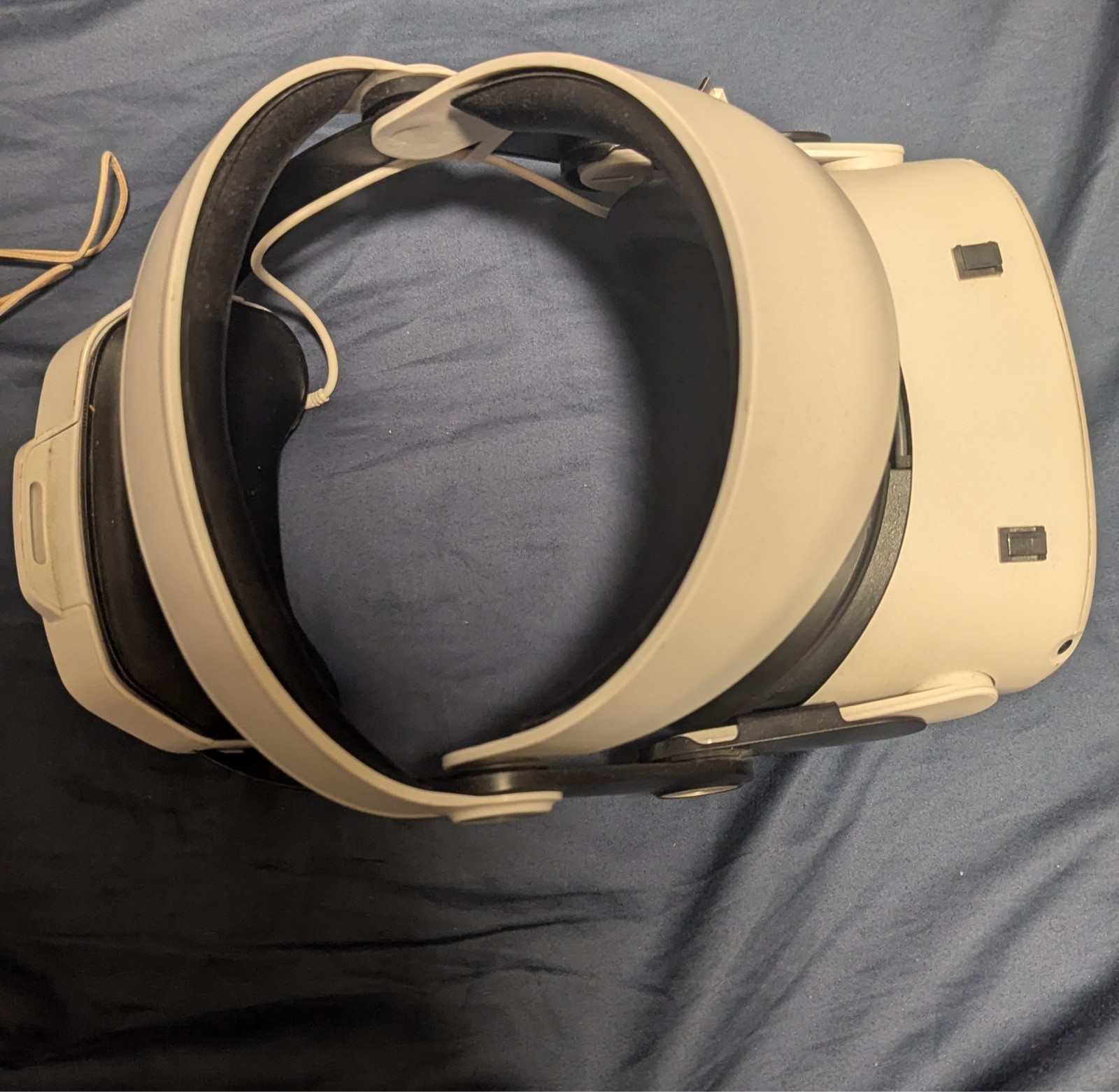 Meta Oculus Quest 2 128GB w/Silicone Covers, Battery Pack Headstrap