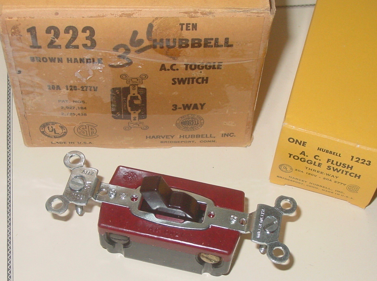 10 HUBBELL Heavy Duty Flush Toggle 3-Way Switch Brown Handle Vint. 1223 USA NOS