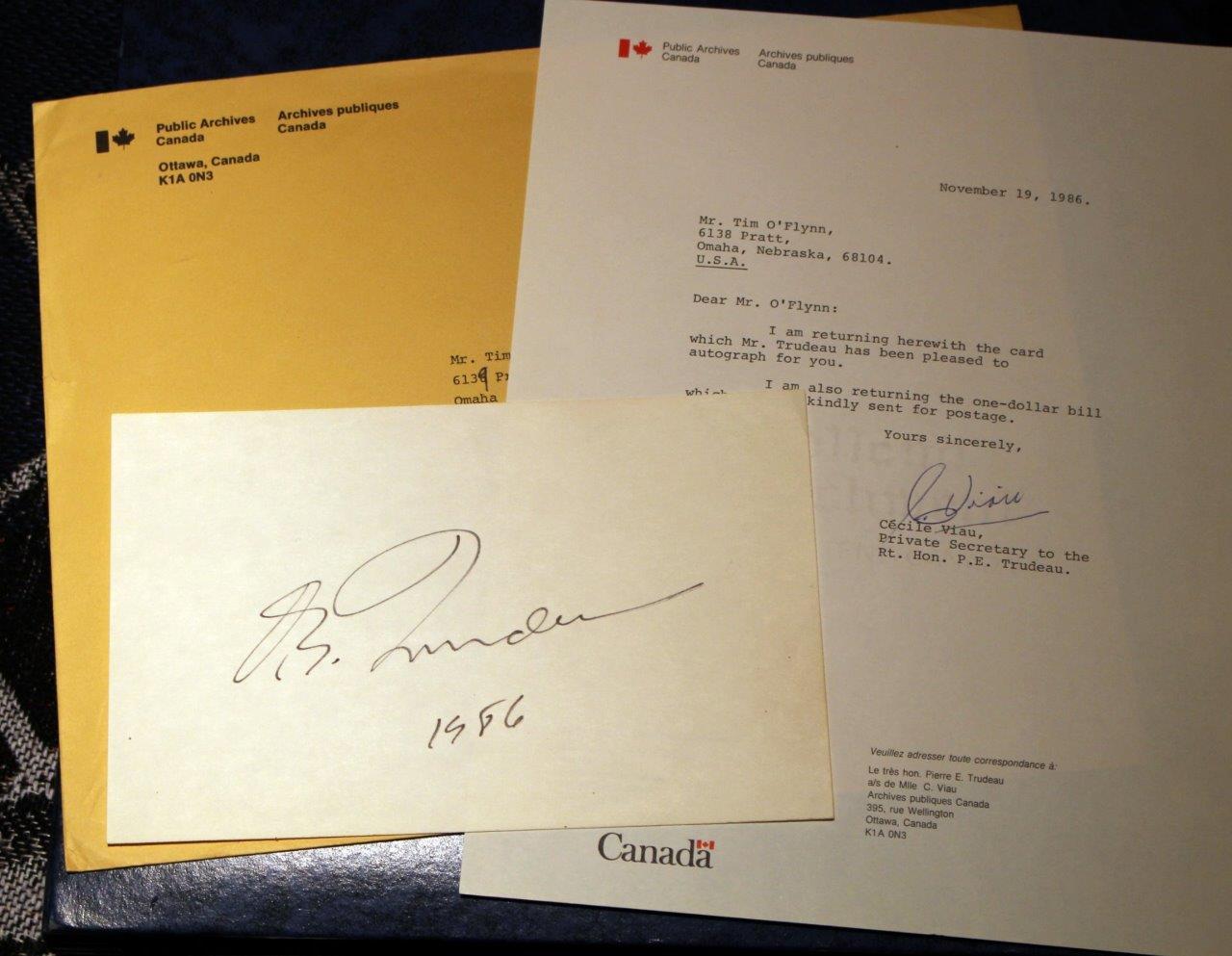 Pierre Trudeau Signed Index Card Letter & Original Mailing Envelope PM Canada!