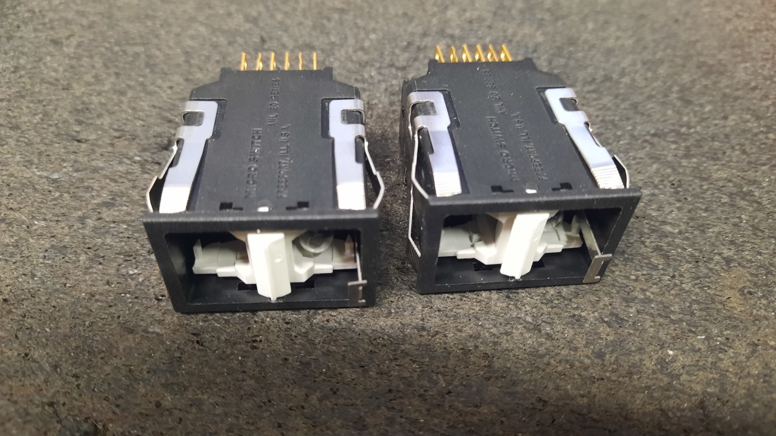 Micro Switch AML 20 Series, 2A-250 VAC / 3A /125 VAC/ 28V Lamp Gold (Lot of 2)