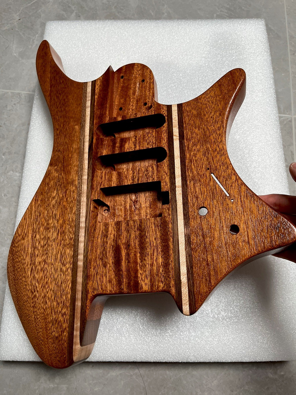 AAAAA 9 pieces Headless satin DIY electric guitar Mahogany body contour