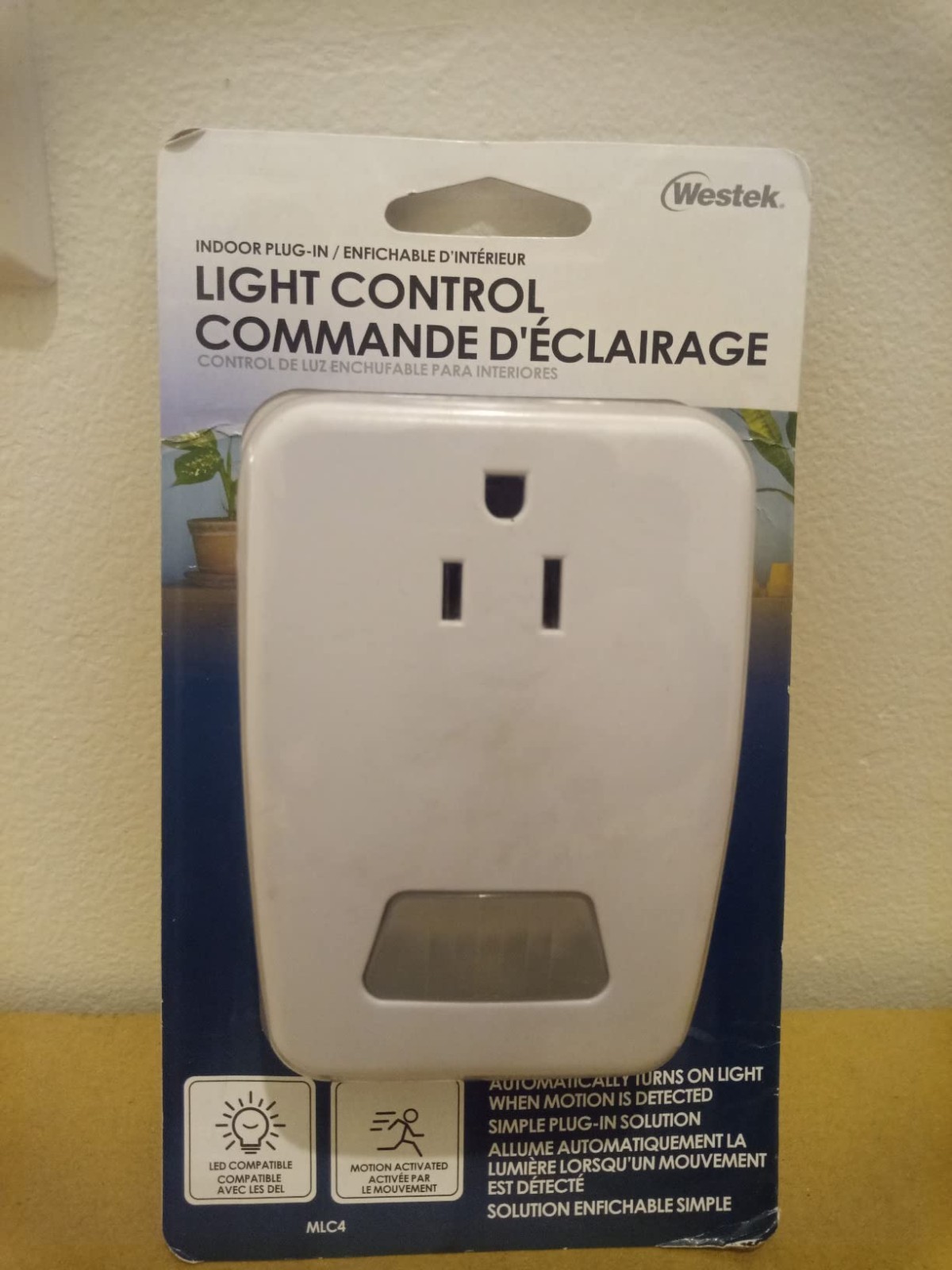 White Motion Sensor Light Indoor with Auto Off Timer 25ft Range NEW