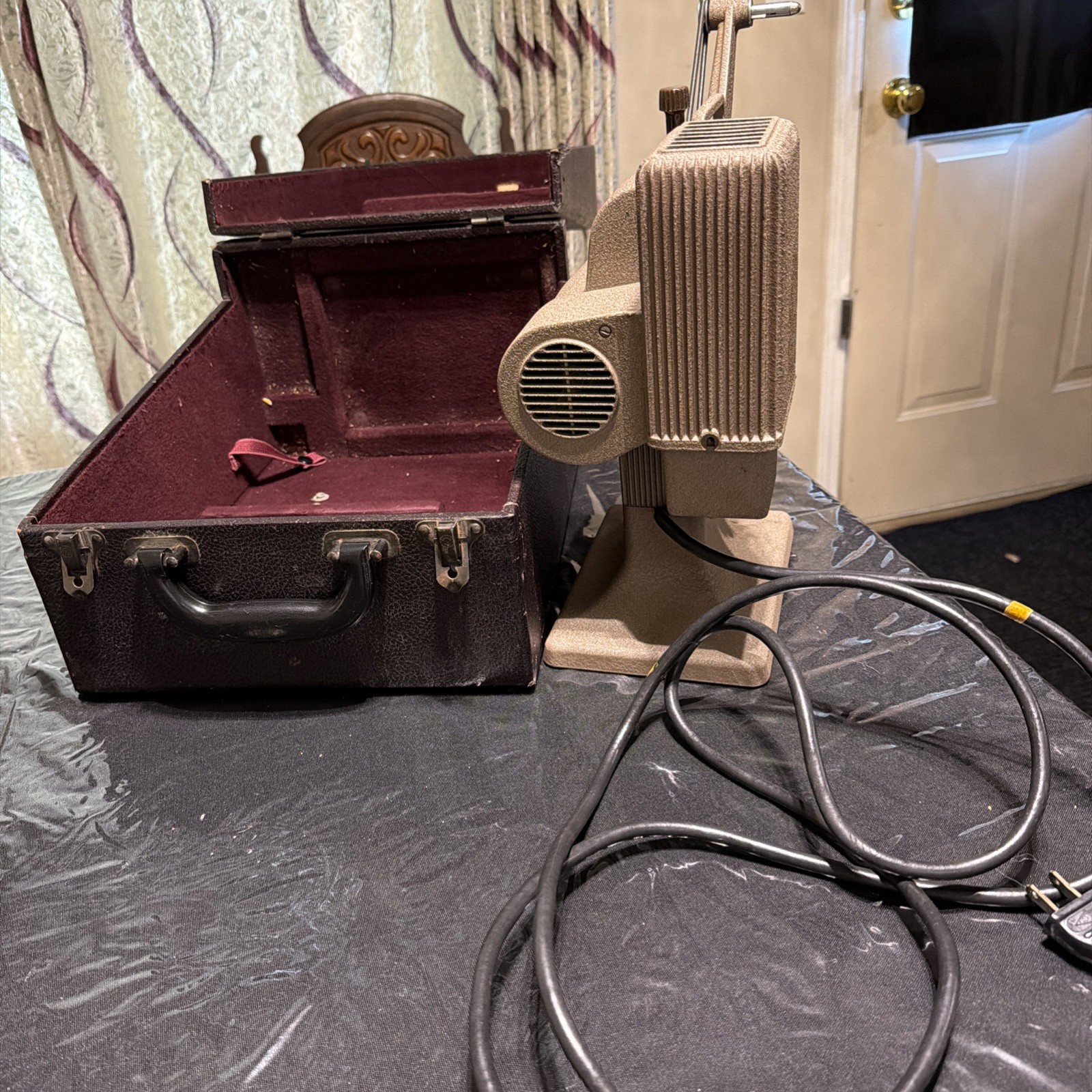 Vintage Kodak Kodascope Eight-71A 8mm Film Projector w/ Original