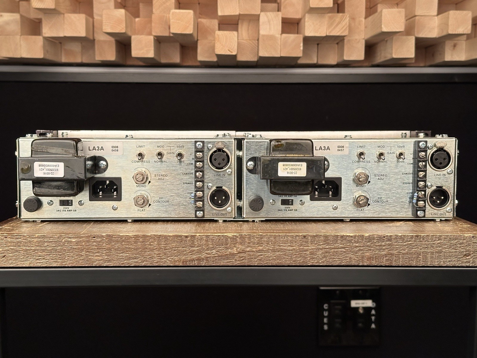 Universal Audio LA-3A Opto Compressor Sequential Stereo Pair. Urei LA 3A LA3A