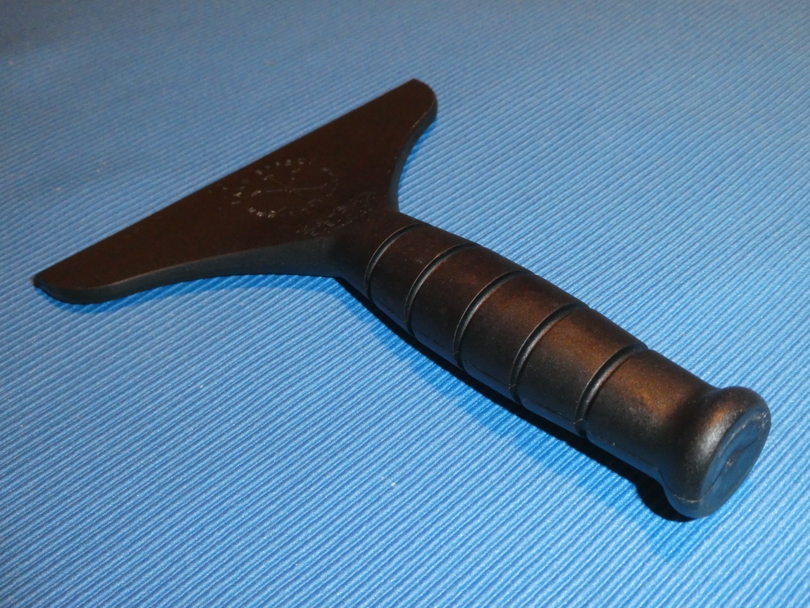 KA-BAR LAKE EFFECT HAND ICE SCRAPER SELF DEFENSE TOOL SUPER TOUGH POLY MATERIAL