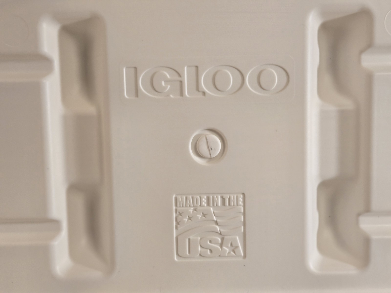 NOTRE DAME-COORS LIGHT-IGLOO PROFILE 16 ROLLER HARD-SIDED COOLER - RARE