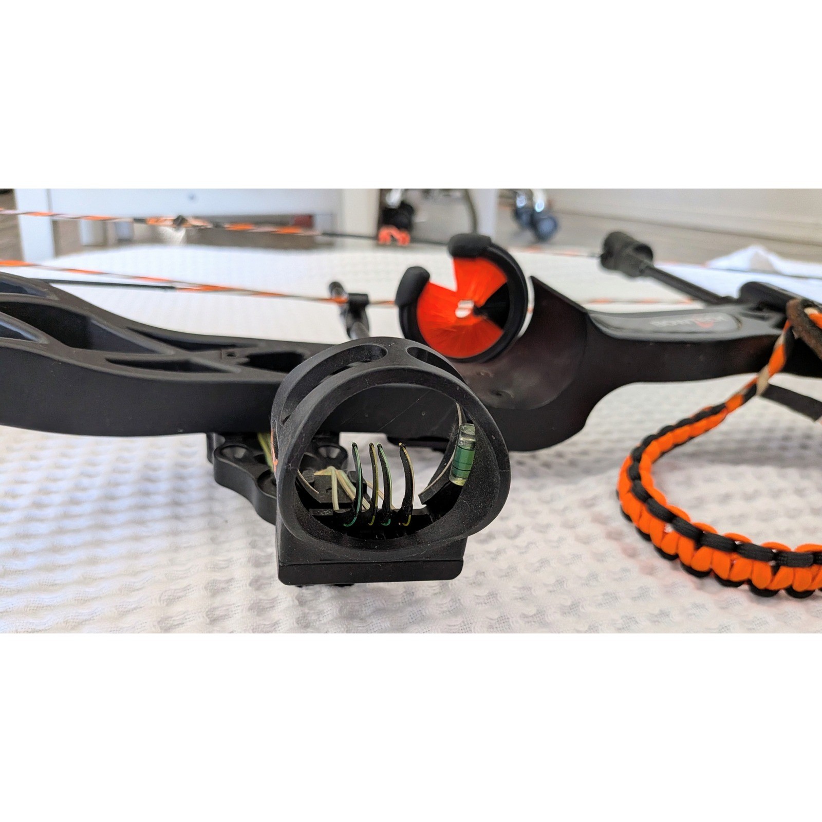 BowTech Carbon Icon RH Compound Bow RAK Package w/ Bee Stinger Stabilizer